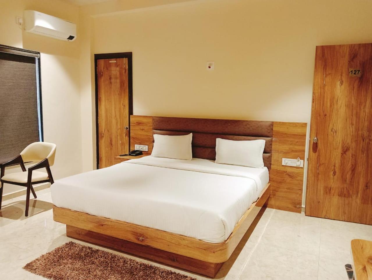 Flamingo Club And Resort Una 3 Km Away From Diu Check Post Exterior photo