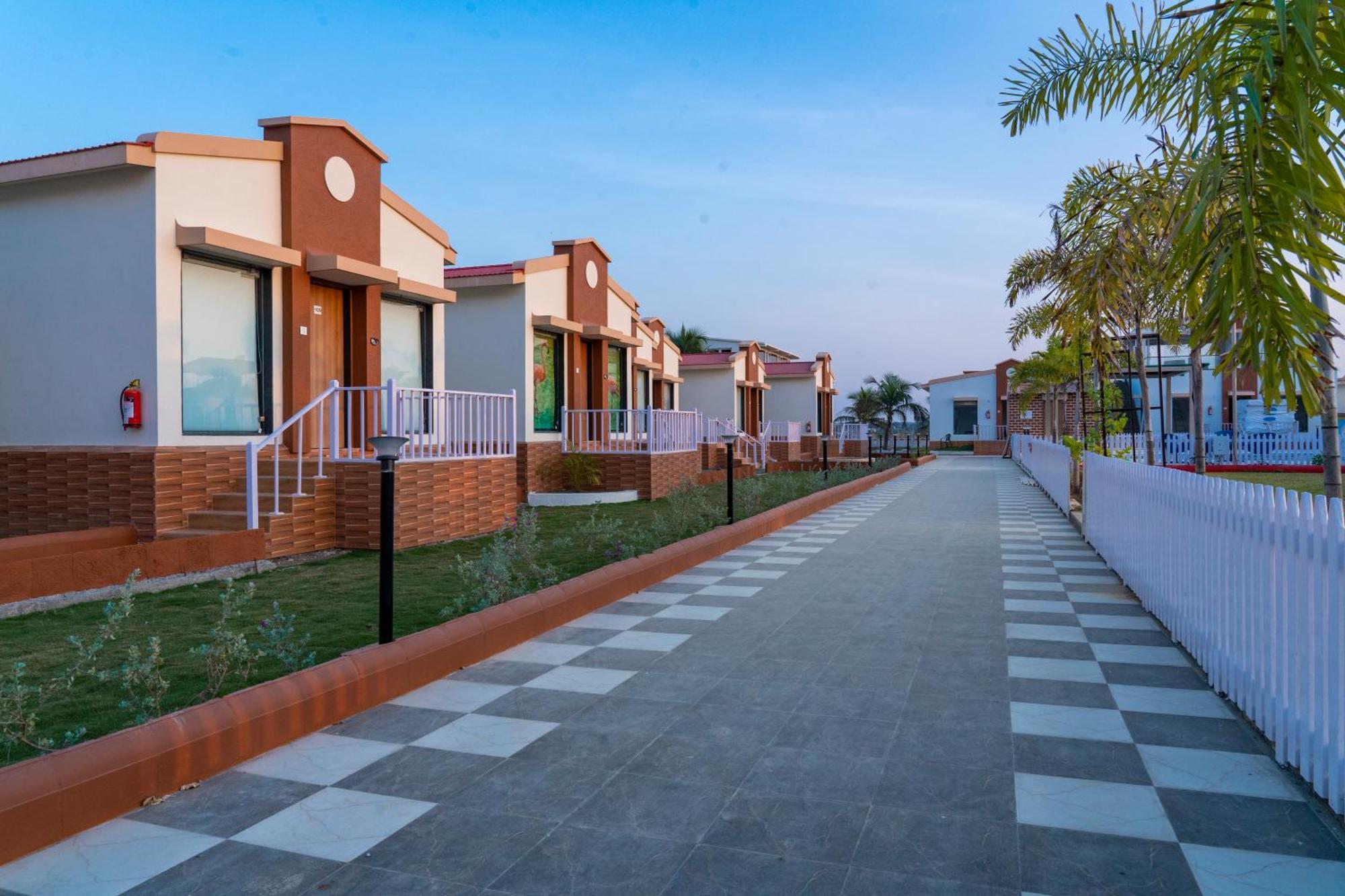 Flamingo Club And Resort Una 3 Km Away From Diu Check Post Exterior photo