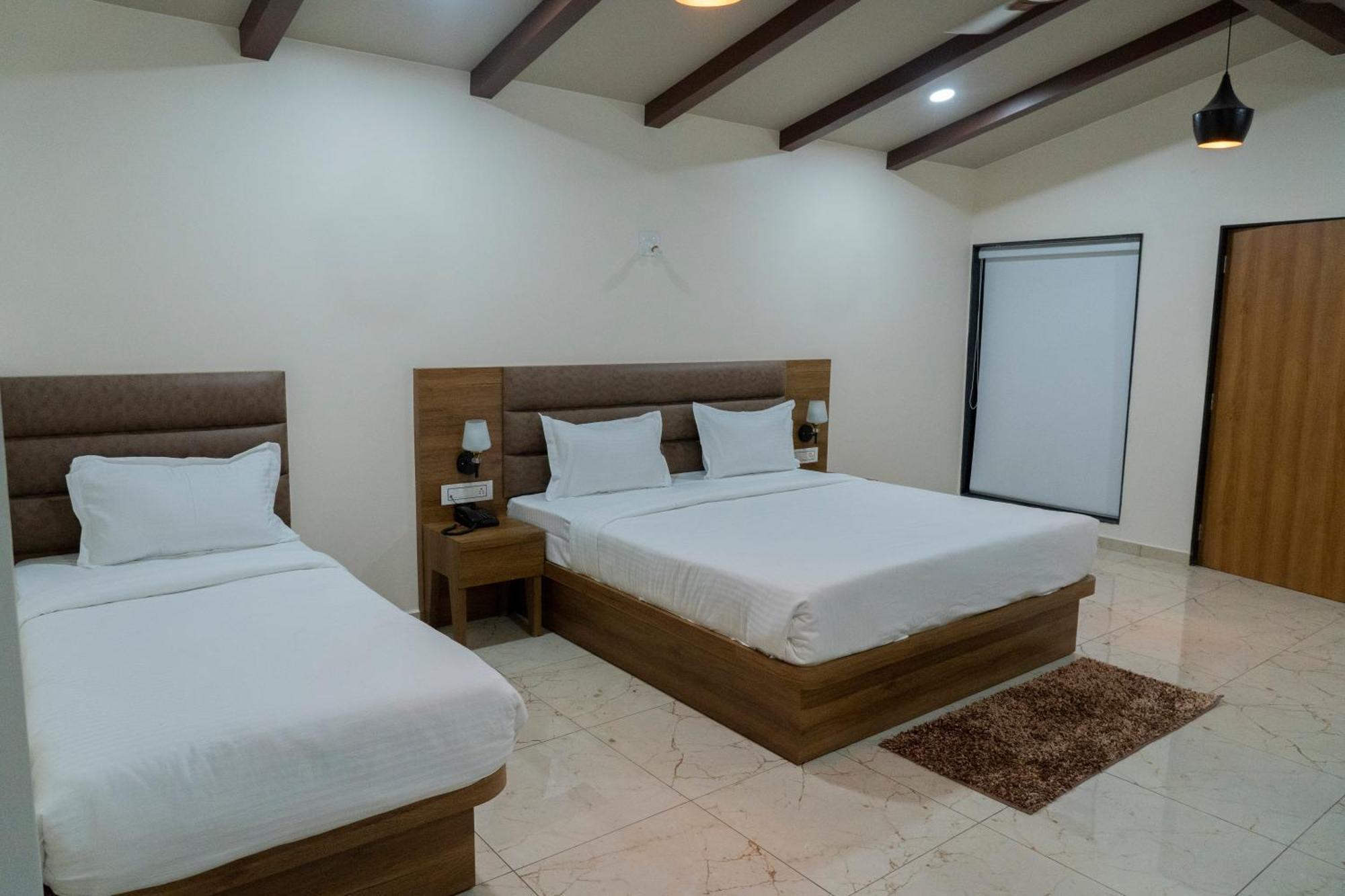Flamingo Club And Resort Una 3 Km Away From Diu Check Post Exterior photo